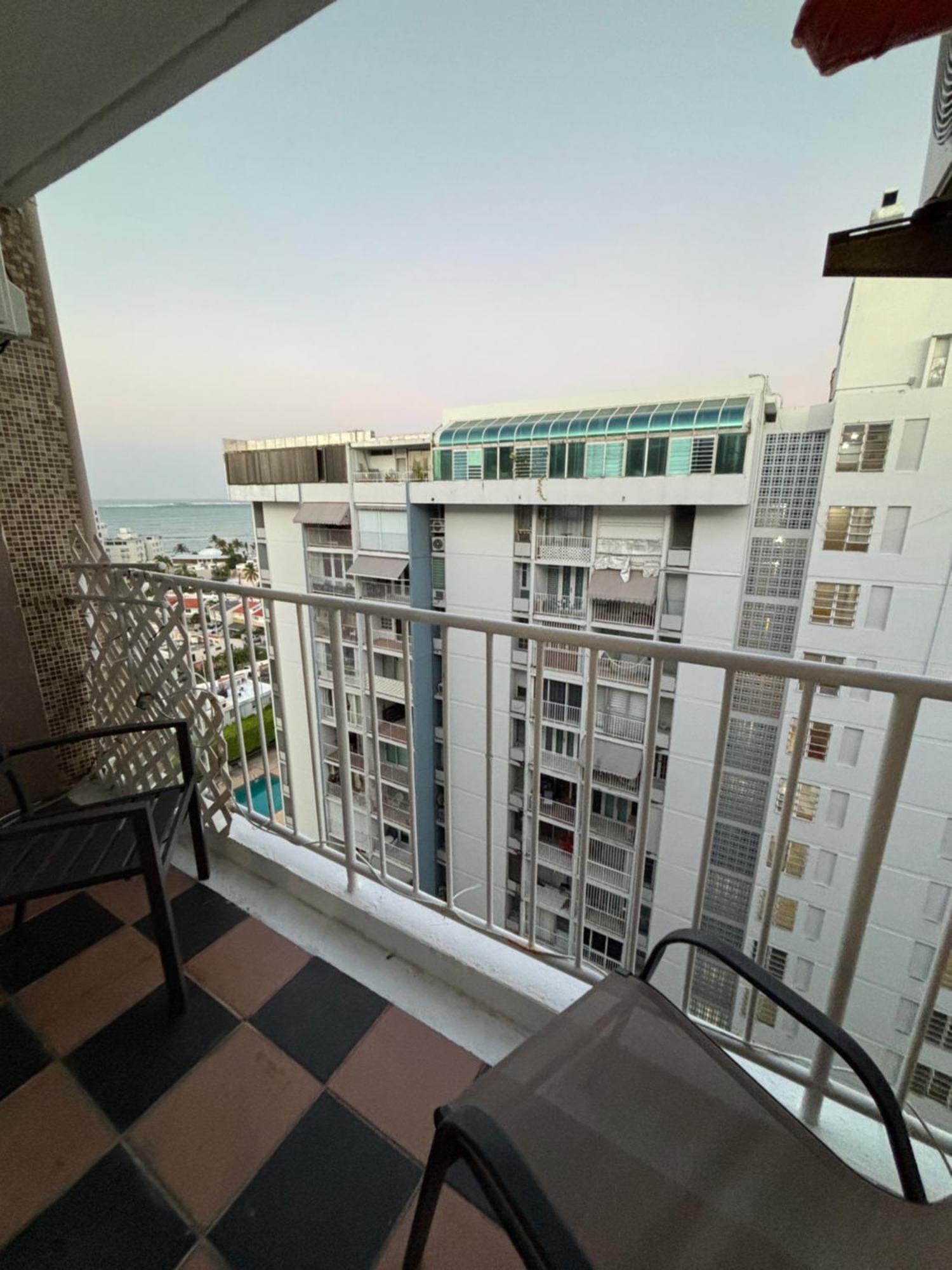 Isla Verde Modern Apartment With Pool San Juan Eksteriør billede
