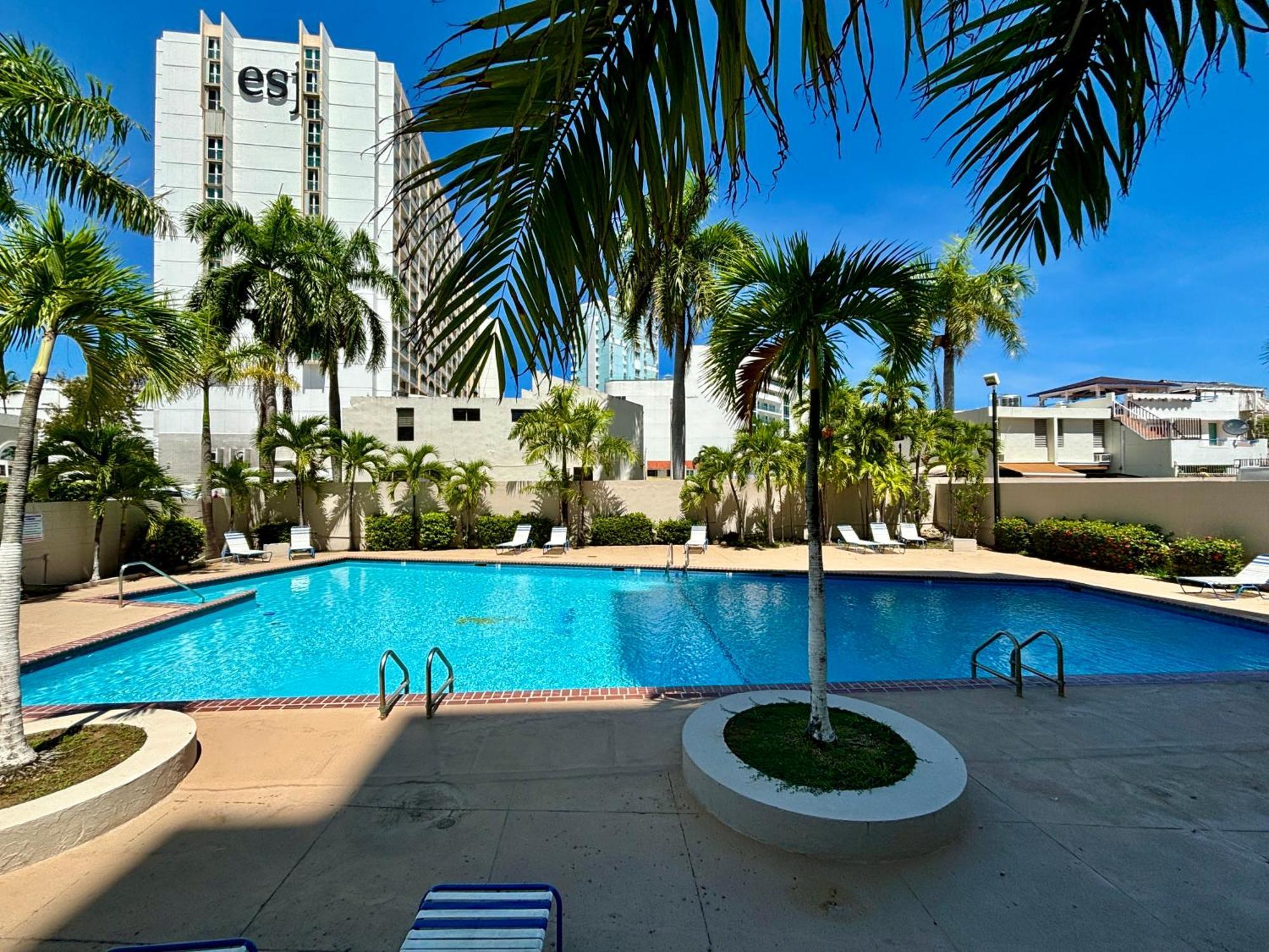 Isla Verde Modern Apartment With Pool San Juan Eksteriør billede