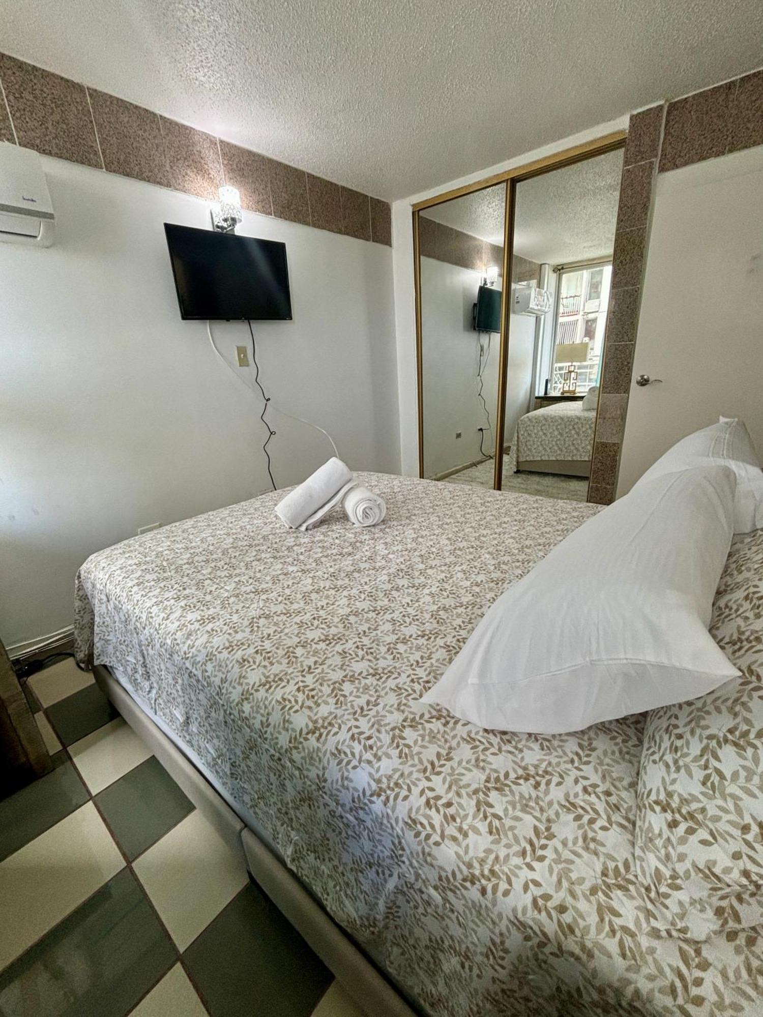 Isla Verde Modern Apartment With Pool San Juan Eksteriør billede