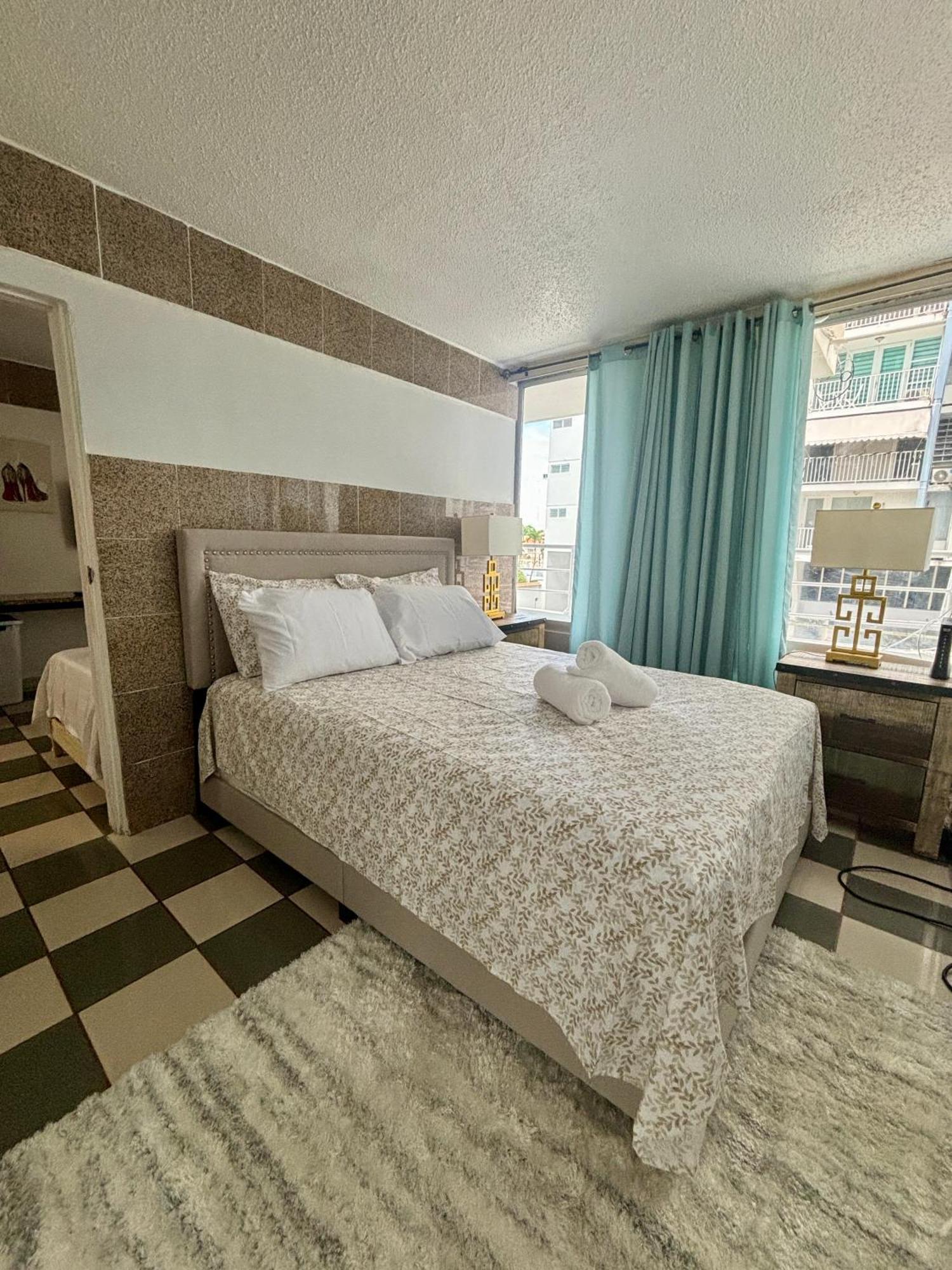 Isla Verde Modern Apartment With Pool San Juan Eksteriør billede